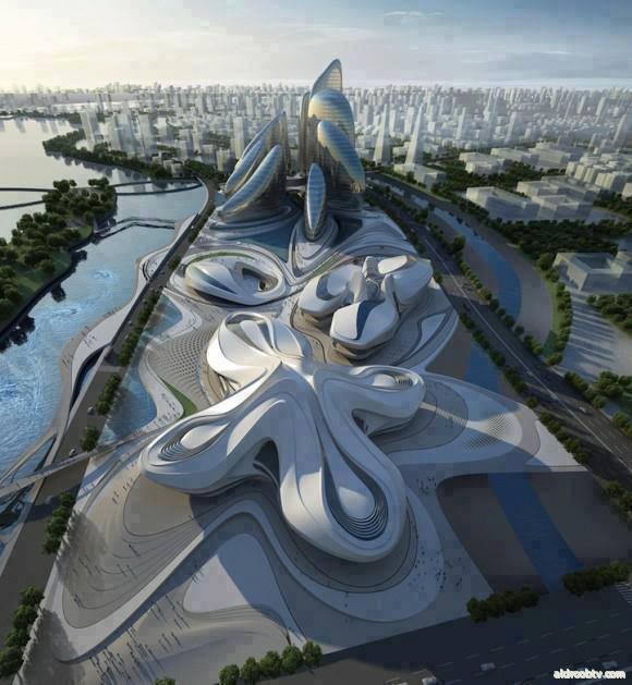 مركز الثقافة في اليابان . تصميم المهندسة المعمارية العراقية "زهاء حديد" (بالإنجليزية: Zaha Hadid) لها شهرة واسعة في الأوساط المعمارية الغربية، حاصلة على وسام التقدير من الملكة البريطانية، انتظمت كأستاذة زائرة أو استاذة كرسي في عدة جامعات في أوروبا وأمريكا