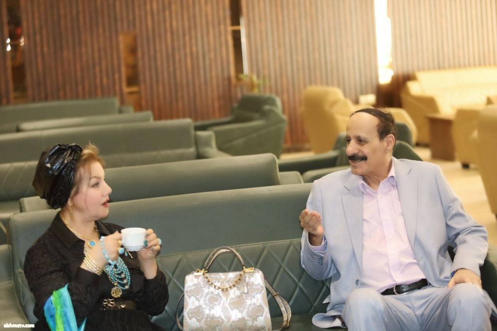في بغداد استقبلت الاعلاميه هند احمد المخرج محمد فرحان رئيس مؤسسة الشمس للاعلام وفي نادي العلويه حضرا معا امسيه فنيه قبل عودته الى بلجيكا في بغداد استقبلت الاعلاميه هند احمد المخرج محمد فرحان رئيس مؤسسة الشمس للاعلام وفي نادي العلويه حضرا معا امسيه فنيه قبل عودته الى بلجيكا
