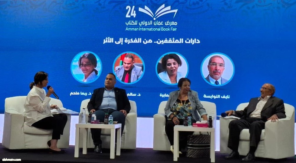 دارات المثقفين أو بيوت الأدباء تجربة جديدة في المشهد الثقافي الأردني تقف خلفها مؤسسة تواصل ومجموعة من الأدباء الأردنيين، وقد ابتدأت بدارة الأديبة جميلة العمايرة