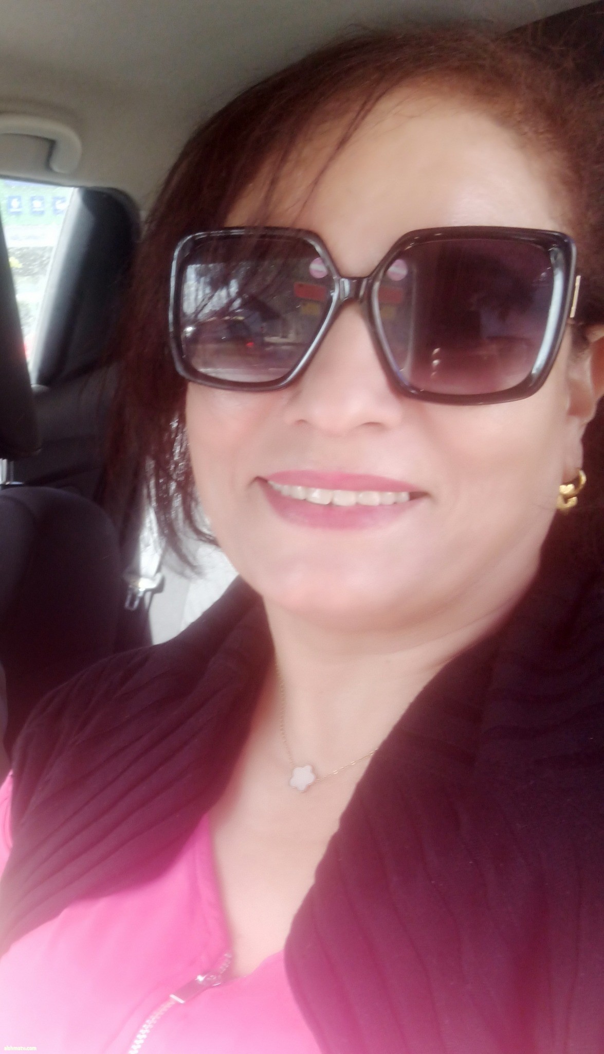 الاديبه كريمة الحسيني سأبيع شِعري ومشاعري