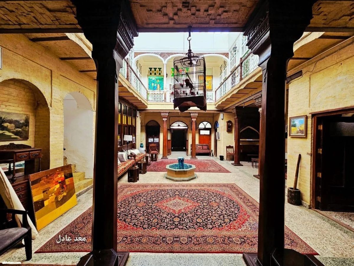 كتبت الاستاذه اسماء الحيدر أحد أحفاد عائلة الوتّار البغدادية يعيد إفتتاح بيت الوتار التراثي بعد إعادة تأهيله وترميمه والذي قد تم تأسيسة قبل 107 عام حيث يقع في جانب الكرخ ويطل على نهر دجلة …