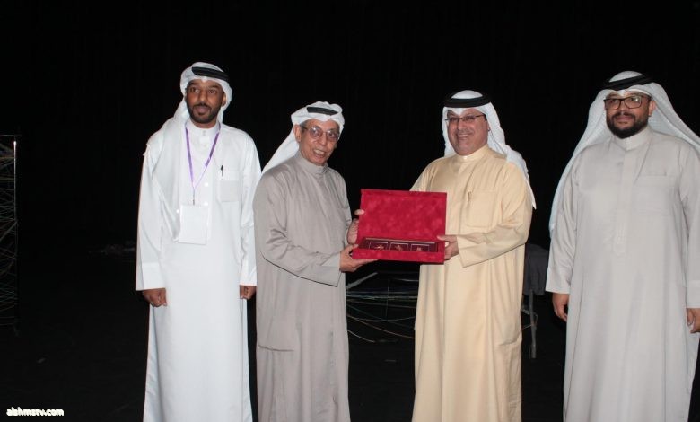 مشاركته بـ "سوق المنامة" في مهرجان الكويت الدولي للمونودراما مسرح جلجامش يكرّم جمال اللهو لدوره في إثراء الحراك المسرحي الخليجي والعربي مسرح جلجامش-البحرين مشاركته بـ "سوق المنامة" في مهرجان الكويت الدولي للمونودراما مسرح جلجامش يكرّم جمال اللهو لدوره في إثراء الحراك المسرحي الخليجي والعربي مسرح جلجامش-البحرين