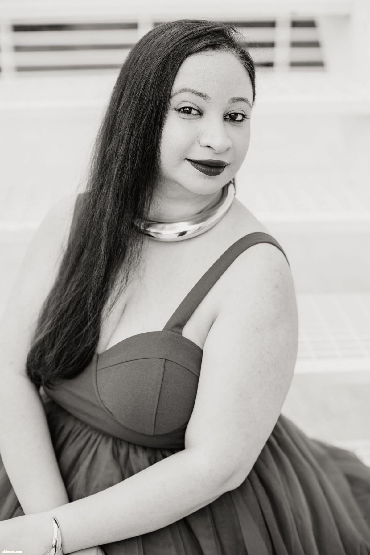 مرحبا.. أنا لست خبيرة تقييم اعمال فنية أنا فقط مديرة أعمال والدي الفنان عامر العبيدي.لم ادعيّ يوماً اني خبرة في تقييم الفن العراقي الفذ لا سامح الله واعوذ بالله من هكذا عملة رديئة تجلب ل مرحبا.. أنا لست خبيرة تقييم اعمال فنية أنا فقط مديرة أعمال والدي الفنان عامر العبيدي.لم ادعيّ يوماً اني خبرة في تقييم الفن العراقي الفذ لا سامح الله واعوذ بالله من هكذا عملة رديئة تجلب ل