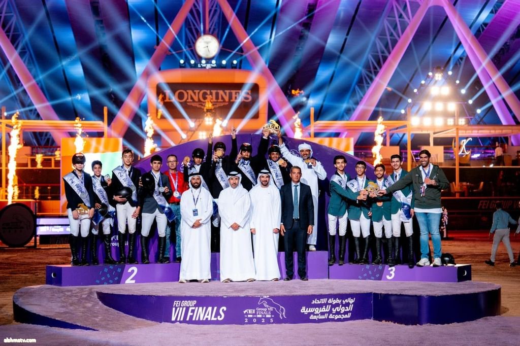 الإمارات تفوز بذهبية الفرق في نهائي المجموعة الإقليمية السابعة لقفز الحواجز الإمارات تفوز بذهبية الفرق في نهائي المجموعة الإقليمية السابعة لقفز الحواجز