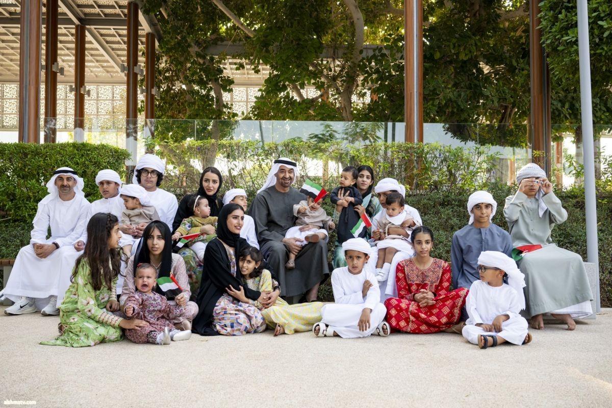 سُموه هنأ شعب الإمارات والمقيمين بمناسبة عيد الاتحاد الـ54.. محمد بن زايد: شكراً لكم على جهودكم المخلصة في خدمة الإمارات والإسهام في تقدمها ونهضتها