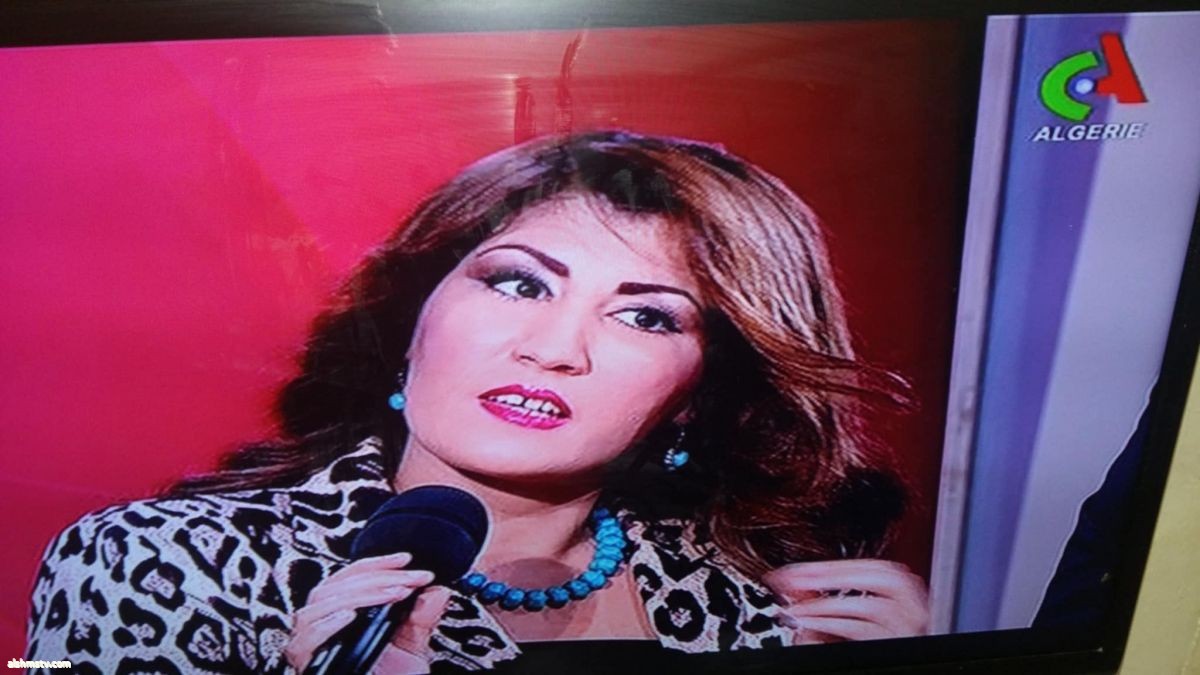 مونية بوشلوخ بين الجاذبيه والابداع كاتبة جزائرية تميزت بأسلوبها الأدبي الرصين ولغتها الراقية التي تمزج بين العمق الإنساني والبعد الجمالي. مونية بوشلوخ بين الجاذبيه والابداع كاتبة جزائرية تميزت بأسلوبها الأدبي الرصين ولغتها الراقية التي تمزج بين العمق الإنساني والبعد الجمالي.