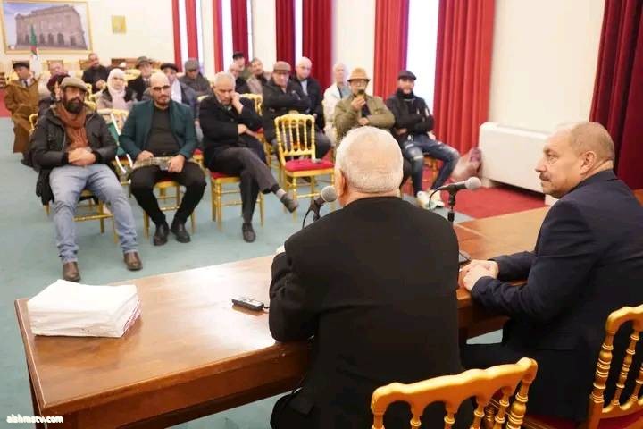 ‏الشاعرة مصباح مسعودة‏. ##_ مساء اليوم بالمسرح الجهوي  محمد الطاهر الفرقاني بقسنطينة بدعوة من نادي المزهر  لقاء  أدري ثقافي في خضرة الدكتور عبد الله حمادي بحضورك  ثلة من المثقفين