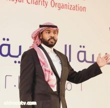 الأخصائي محمد عثمان خير من يمثل الشباب الأيتام  جمعية كيان رائعة وسمها الغامدي أمي