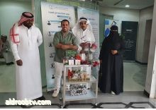 فريق جدد حياتك التطوعي يقدم الهدايا لمرضى مركز بسام الحمصي للكلى بمناسبة اليوم الوطني السعودي ٩٢