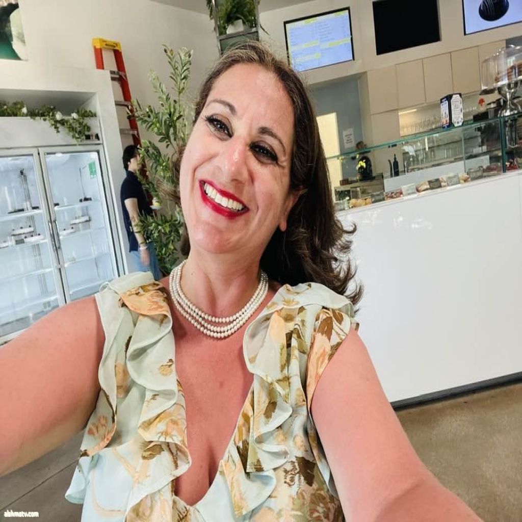 Rana Azzam قد لا يموت الحب