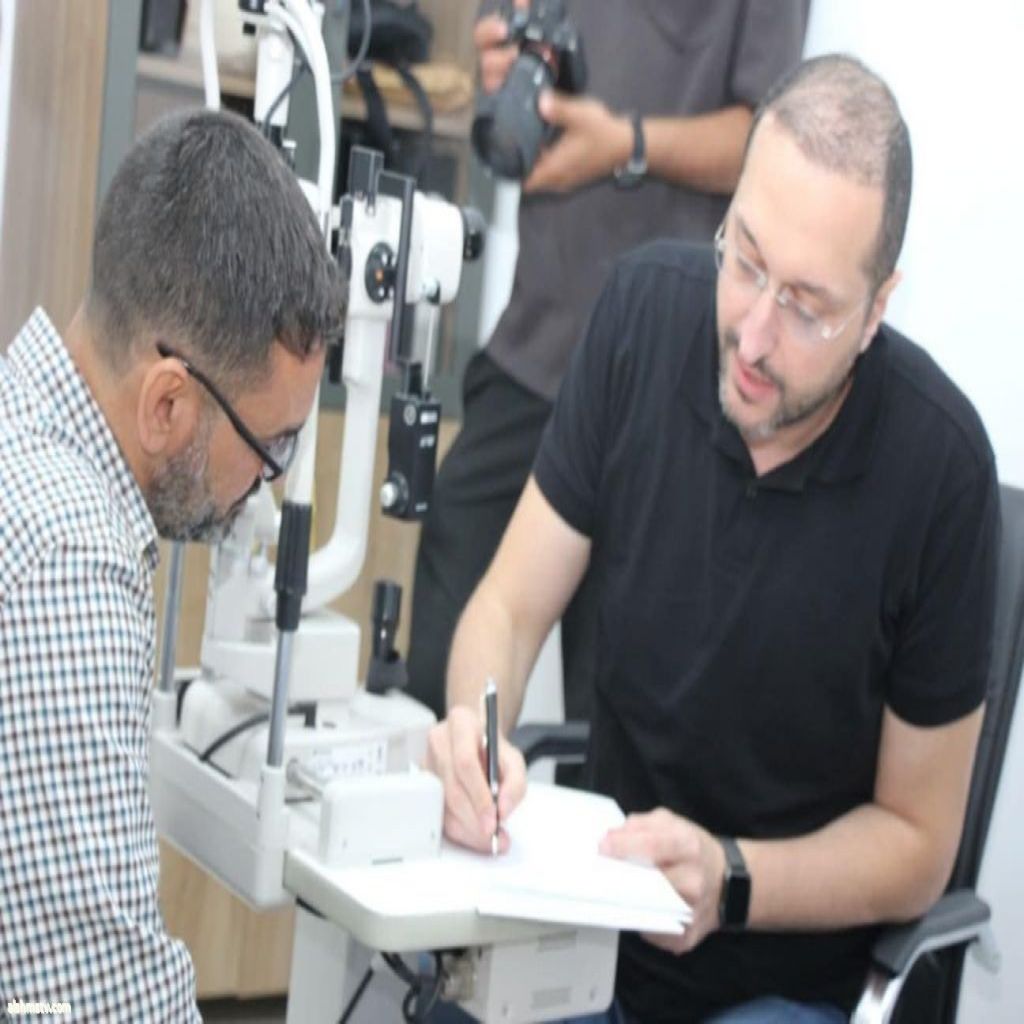 وصول وإجراء الدكتور الزائر جراحة القرنية عمليات الجراحية بمستشفى بنغازى التعليمي لطب وجراحة العيون   ريم العبدلي -ليبيا