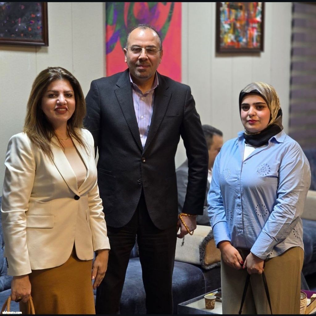 Nibras Almamory زارت رئيسة منتدى الإعلاميات العراقيات، الدكتورة نبراس المعموري، مبنى الاتحاد العام للأدباء والكتاب في العراق، لتقديم التهاني والتبريكات بمناسبة تسلم الدورة الجديدة مهامها. وأكدت المعموري، خلال لقائها رئيس الاتحاد الدكتور عارف الساعدي