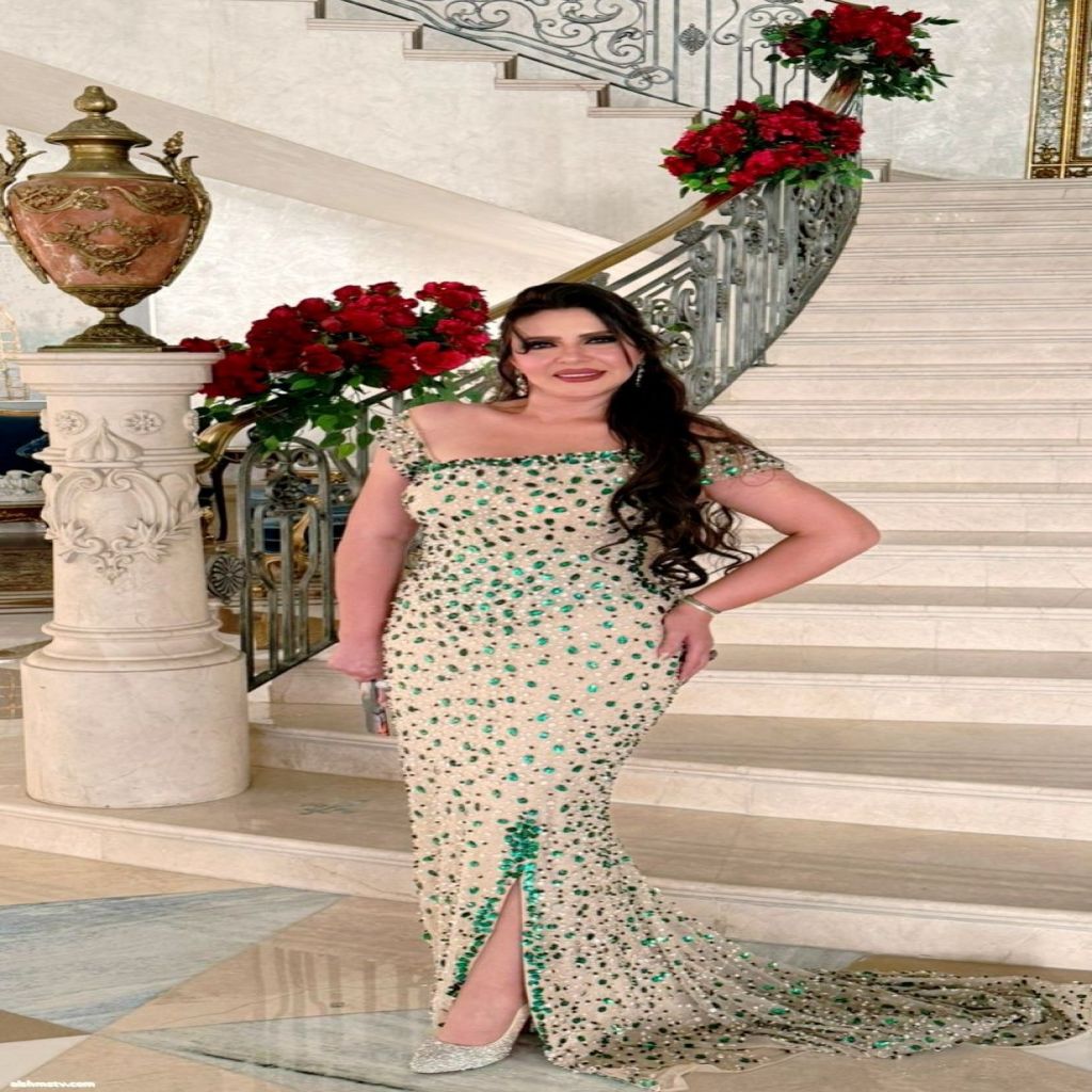 Naglaa M. Osama هكذا يولد الحب يأتي أحدهم إليك لايطلب شيئا