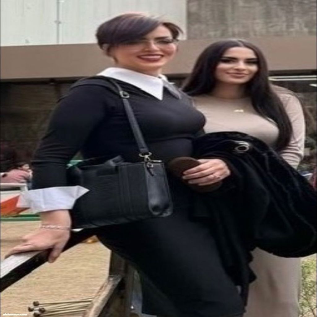 Hend Al Ameed  رسالة إلى ابنتي وأنا أطفئ شمعة الثالثة والأربعين يا زهرتي، يا ابنتي الجميلة التي لم ولِدّْت من قلبي…