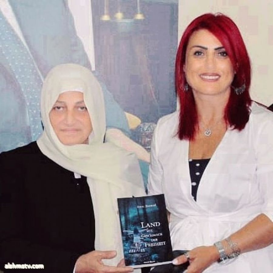 ست الكل وام لبنان الله يرحم الشهيد رفيق الحريري ويخليلي ياكي الست بهية الحريري Sonia Boumad ‎‏.