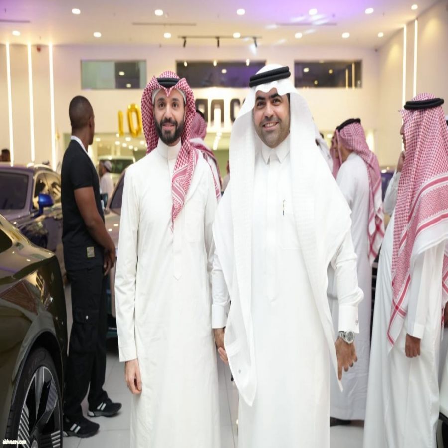 فيما يُقدَّر سوق السيارات في المملكة بـ ٦٣ مليار ريال خلال السنوات المقبلة رجل الأعمال المهندس عبدالقادر نايته يحتفل بمرور ١٠ أعوام من الإنجاز في عالم السيارات  مكة المكرمة –