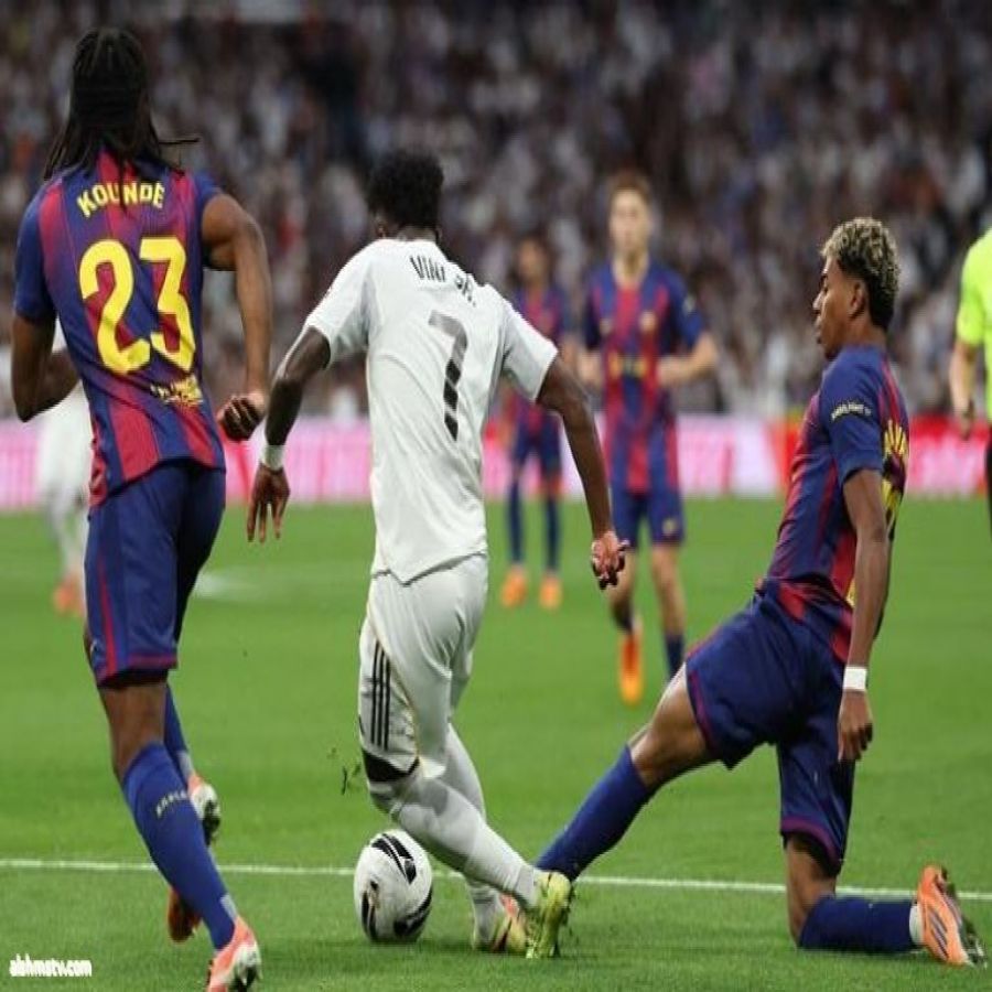 خبير تحكيمي «الفار» أنصف برشلونة مرتين ضد ريال مدريد
