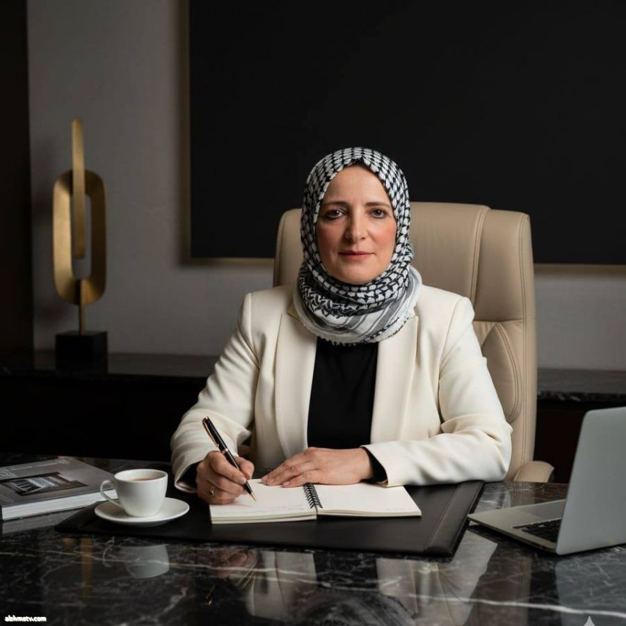 كاتبه وابداعيه  فجأة تغيرت نفوس البشر وما عادت صافيه وجلست مع نفسي وبداخلي تكهنات