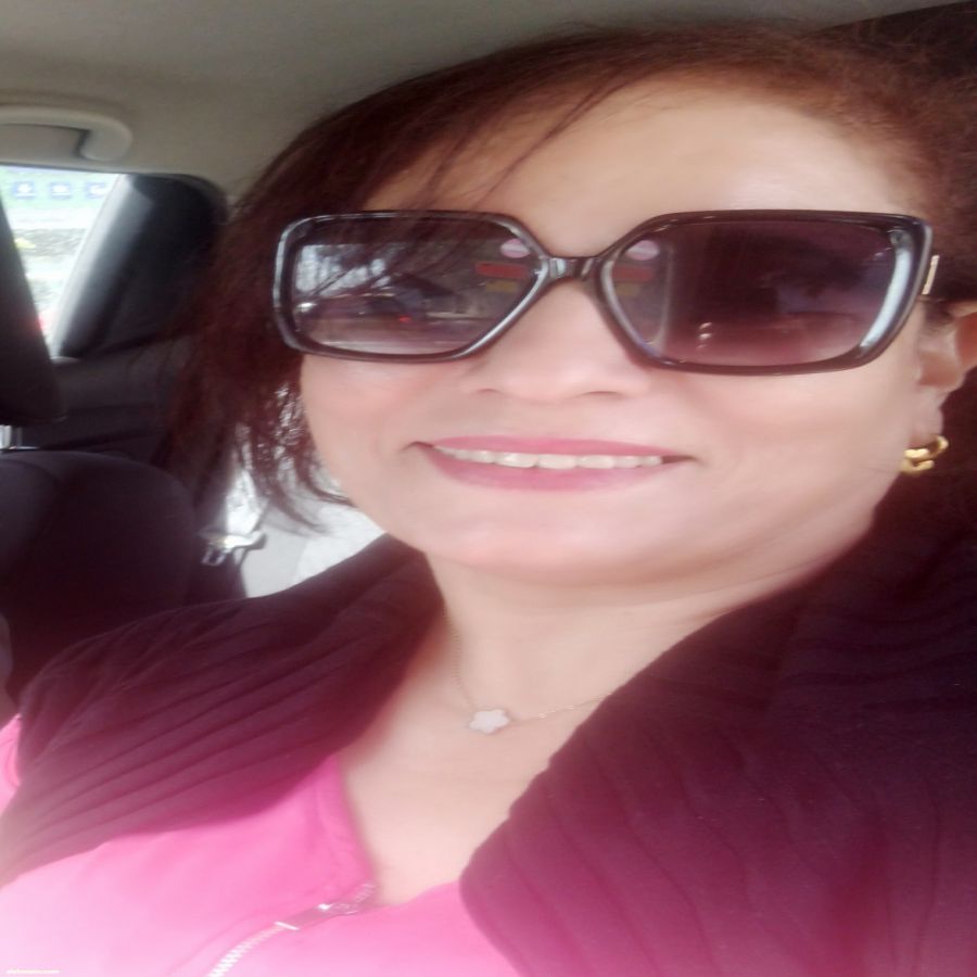 الاديبه كريمة الحسيني سأبيع شِعري ومشاعري