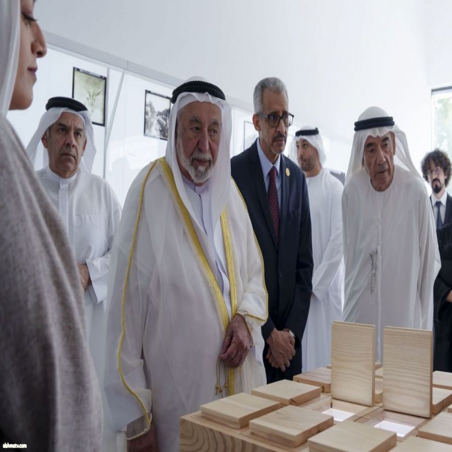 حاكم الشارقة يفتتح مبنى رواق الفوتوغراف ويطّلع على معرضين فنيين
