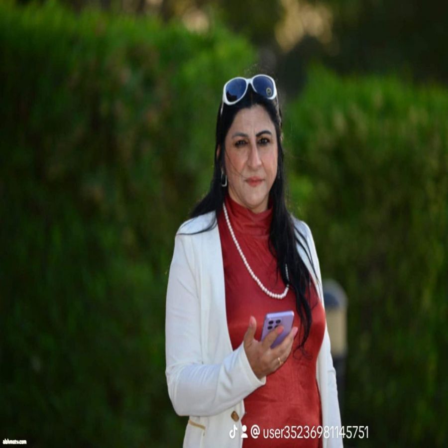 كتبت ديارؤ شواتي ذكرياتي احساسي الجميل، أتذكر عندما تأخدني أصوات الرياح، والأوراق مبثعرة على الرصيف وخارطة السعادة  كزهرة نرجس في أول ظهور في الربيع.