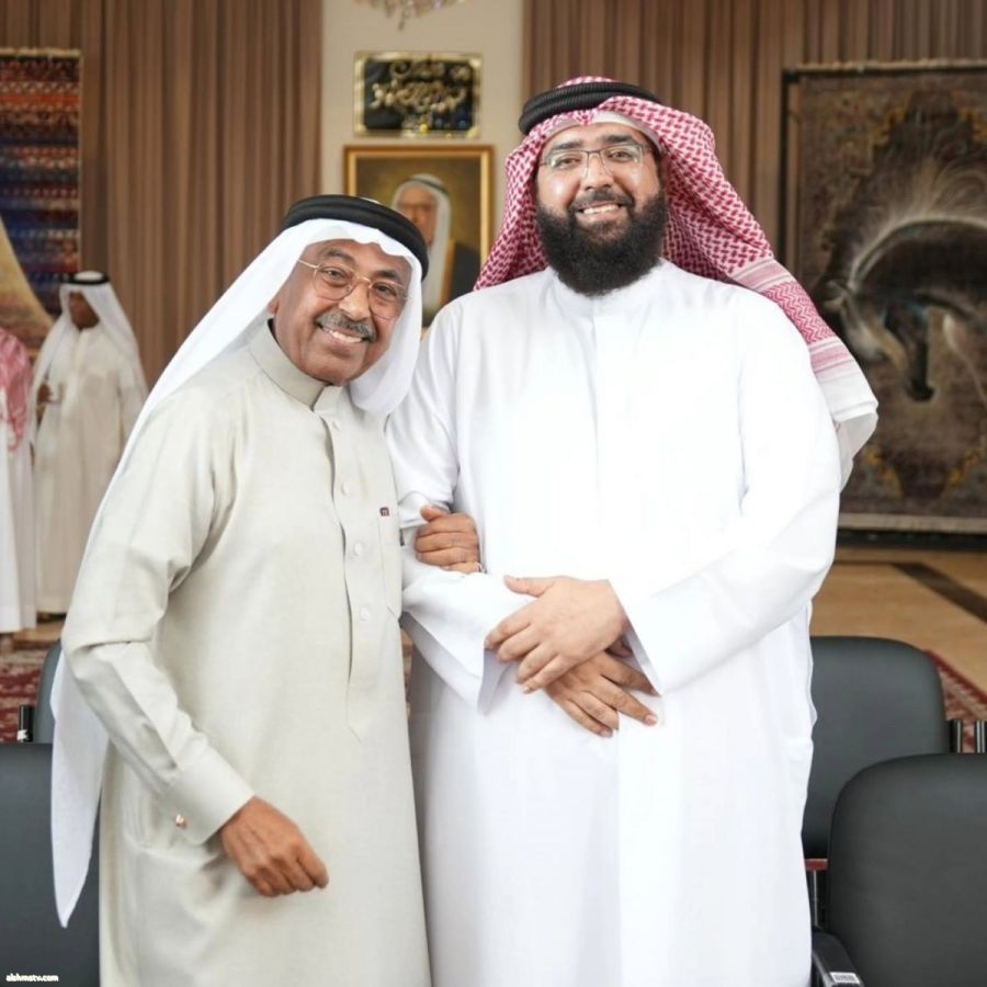 ‎Khalifa Binarabi‎‏ مع ‏الشاعر علي عبدالله خليفة‏. يالفجيعة الأيام !!  يرفع علي عبدالله خليفة راية الرحيل ..