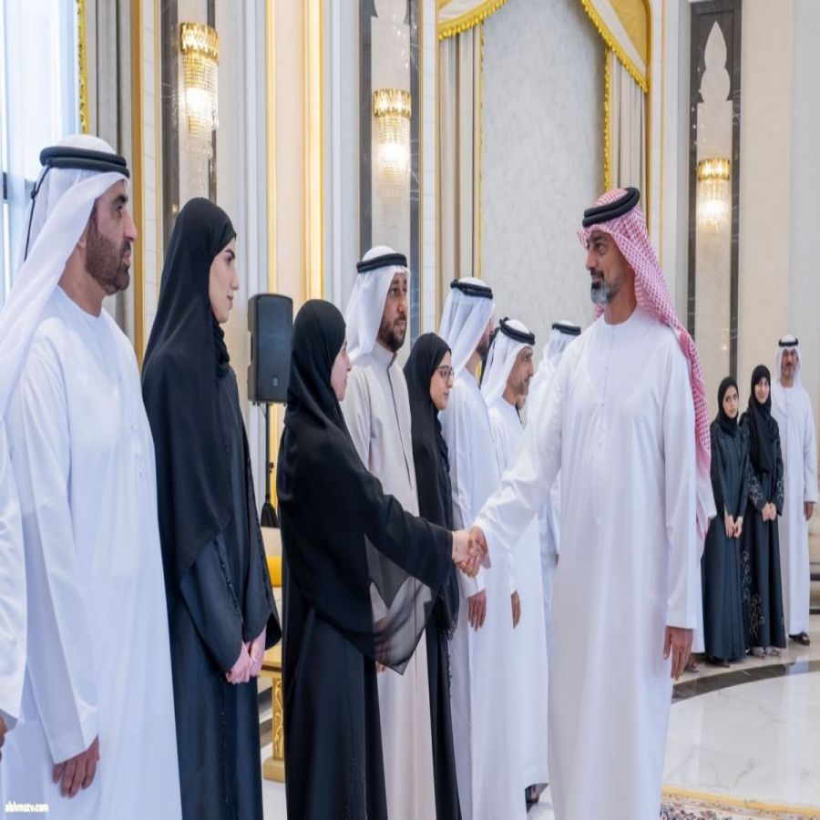 عمار بن حميد يستقبل أوائل الثانوية العامة في عجمان: تفوقهم رصيد لمستقبل الوطن