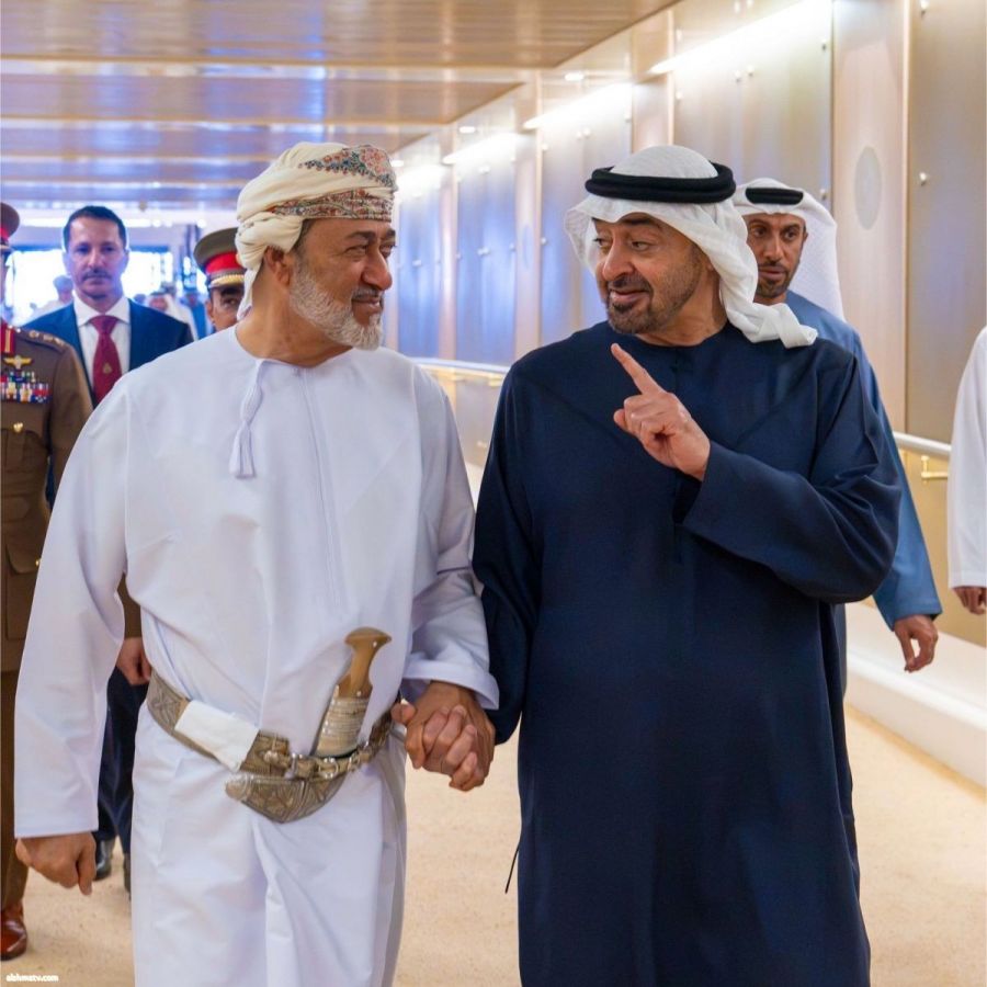 محمد بن زايد وهيثم بن طارق يبحثان تطورات الشرق الأوسط ومساعي تعزيز السلام