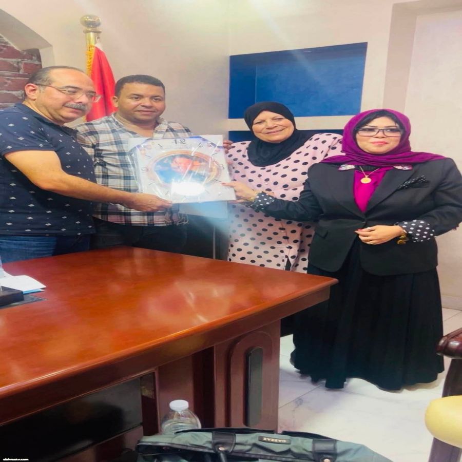 ‎DrZeinab Elshreef‎‏ مع ‏ثويبه عبد الراضي‏ و‏ ???? تكريم وتقدير ???? تتقدم مؤسسة الدكتورة زينب الشريف بخالص الشكر وعظيم التقدير والاحترام إلى الأستاذ/ إبراهيم الراوي وتم تكريمه من المؤسسة