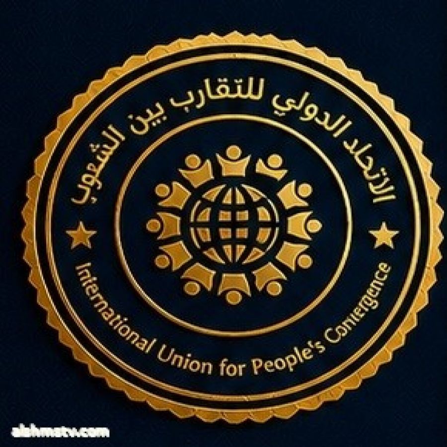 زمن فائق حسن  انعام كجه جي  أخذه خاله معه، وهو يافع، ليساعده في عمله. وكان الخال بستانياً في حدائق القصر الملكي