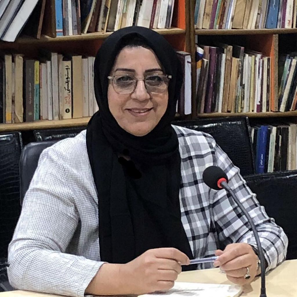 الاستاذه حمديه جبر توثق لقاءات وتصوير ليوم المراه العالمي تبثه قناة الشمس الاوربيه